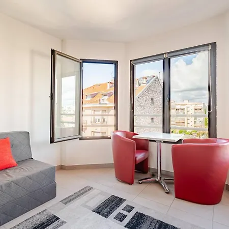 Juan-les-pins Moderne Studio, Sea View *