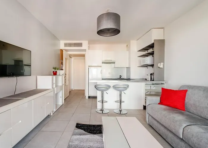 Juan-les-pins Moderne Studio, Sea View