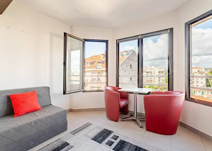 Juan-les-pins Moderne Studio, Sea View *