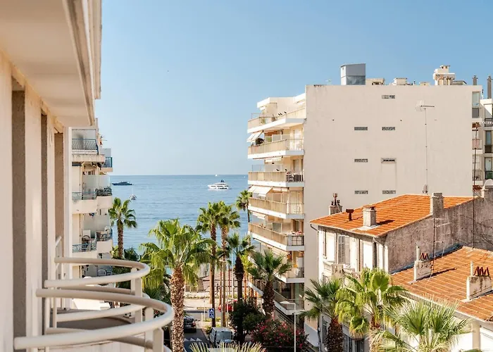Juan-les-pins Moderne Studio, Sea View *