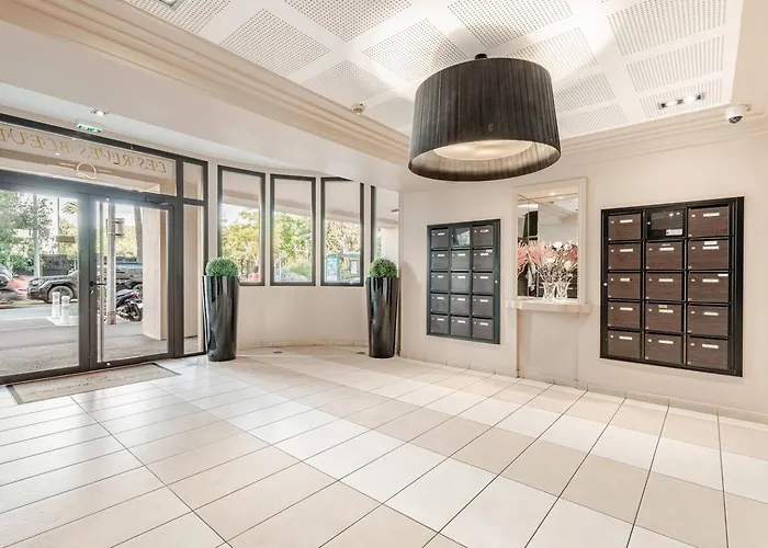 Juan-les-pins Moderne Studio, Sea View Apartment *